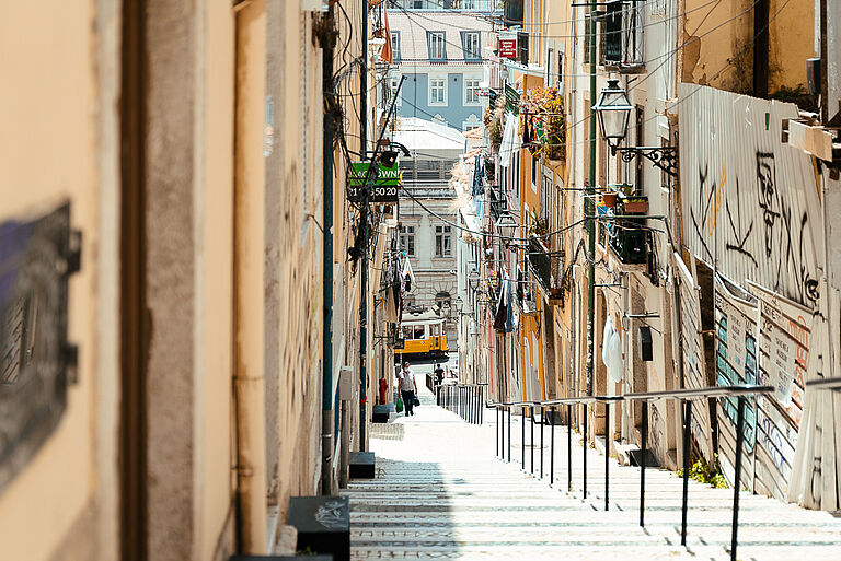 Gasse in Lissabon