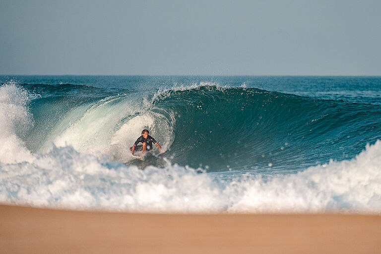 Surf Barrel in Hossegor von Marco Teichner