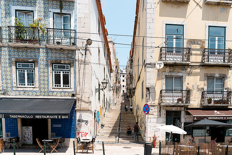 Gasse in Lissabon