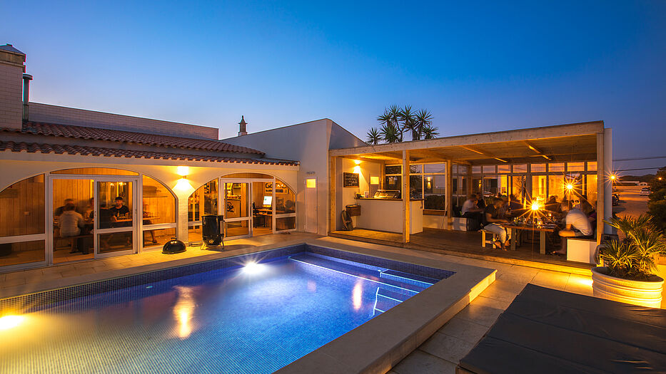 csm_surflodge portugal puresurfcamps bbq urlaub terasse seaview_613ac9eca7