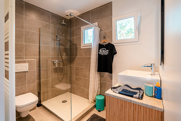 Badezimmer im Surfcamp Seignosse