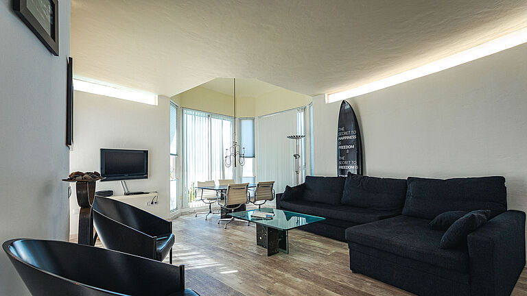 Das Wohnzimmer in der Surfvilla