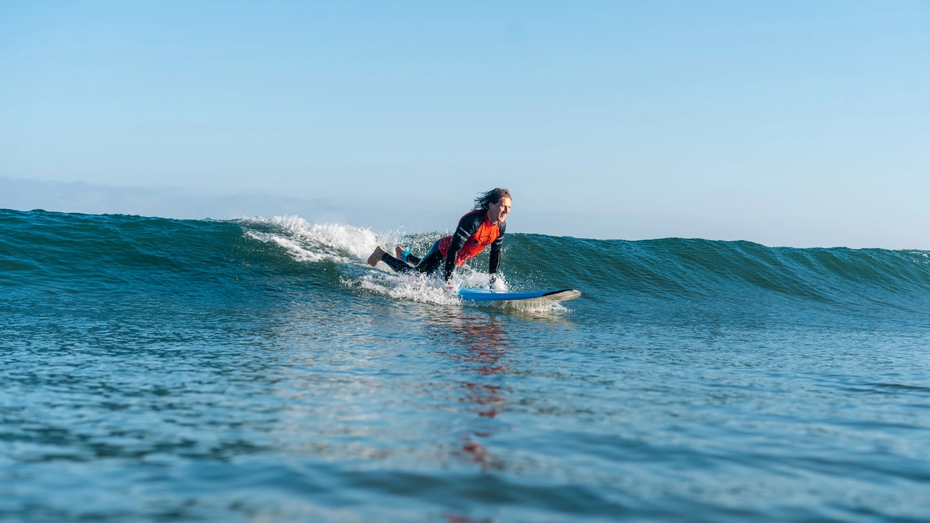 Learning the surf take-off in France