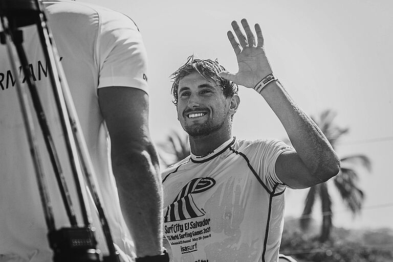 Leon Glatzer qualifiziert sich beim Surfen für Olympia 2021 in Tokio