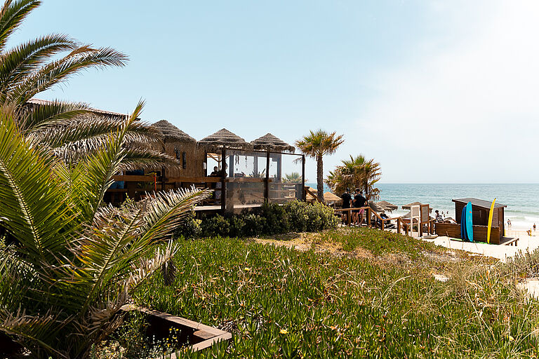 Strandrestaurant am Beachfront Surfcamp Caparica