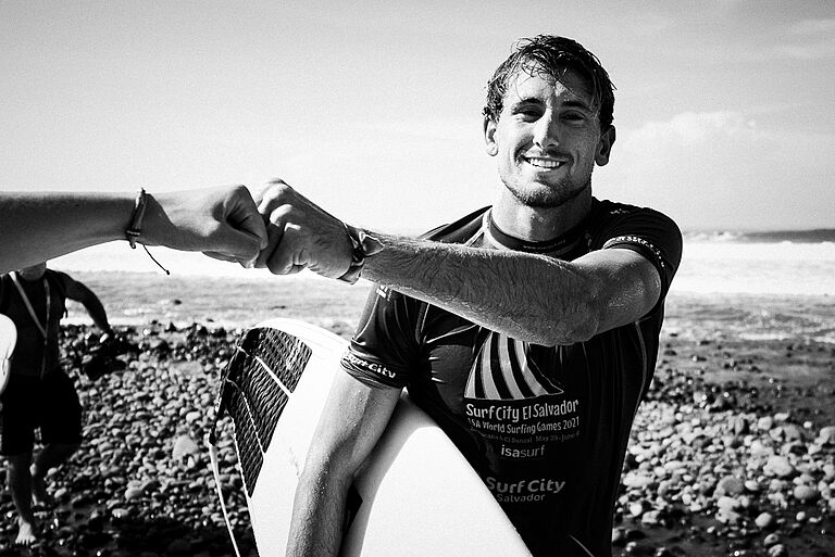 Leon Glatzer qualifiziert sich beim Surfen für Olympia 2021 in Tokio
