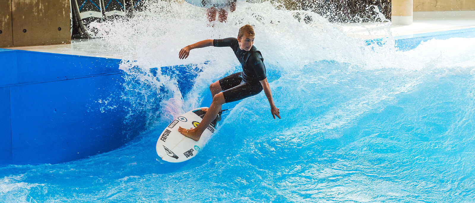 Indoor Surfen München PURE Surfcamps