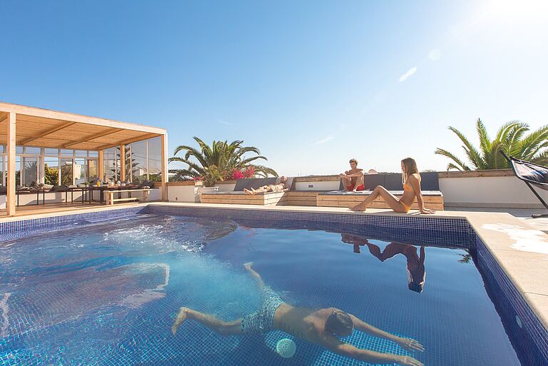 poolbereich Surflodge Portugal