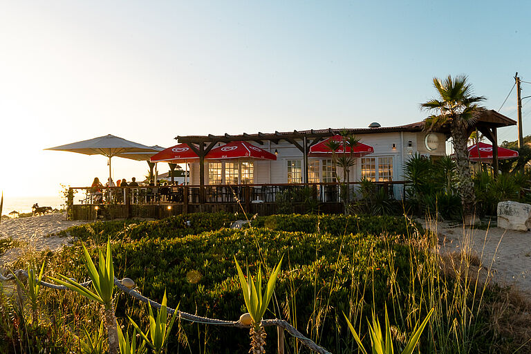 Strandrestaurant am Beachfront Surfcamp Caparica