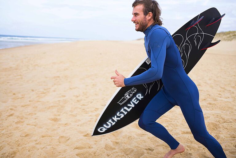 Pure Surfcamps shooting Moliets Quiksilver Owen Right