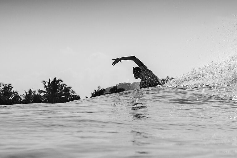 Leon Glatzer qualifiziert sich beim Surfen für Olympia 2021 in Tokio